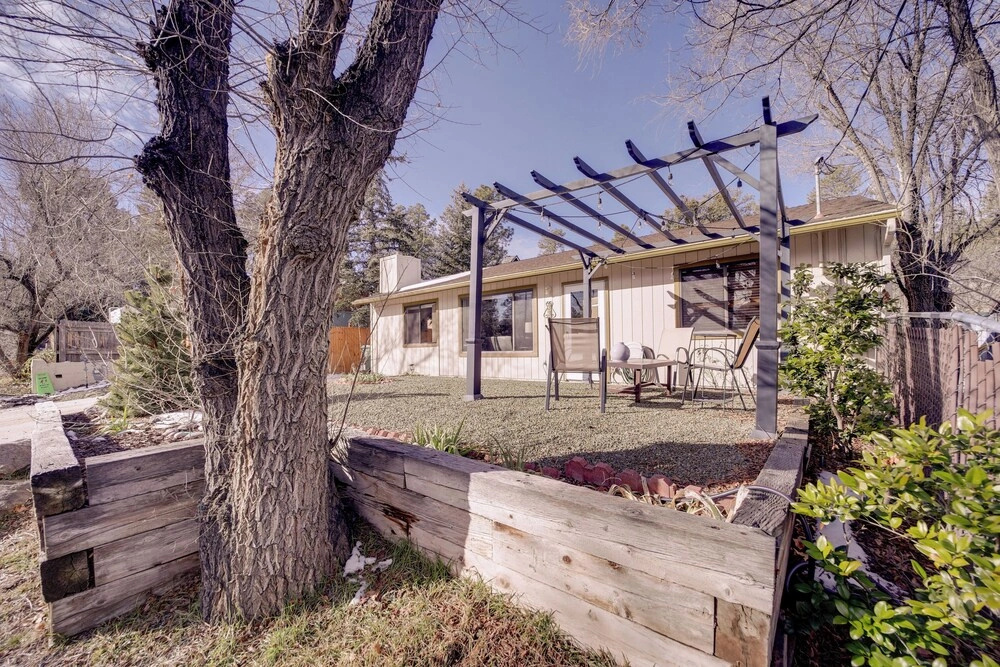 2 Mi to Whiskey Row Tranquil Getaway with Deck