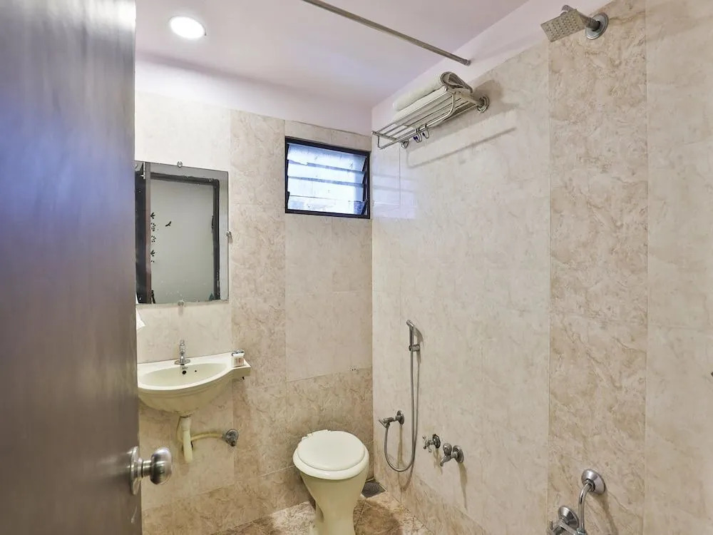 OYO Flagship 711 Hotel Crystal