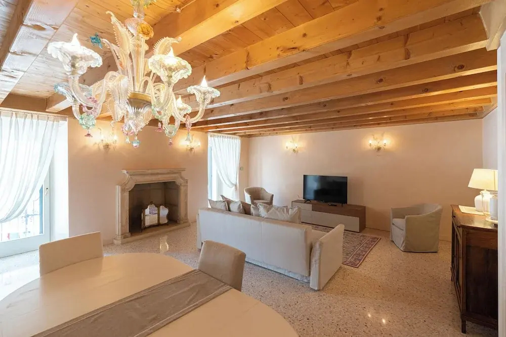 Piazza Erbe Lodge