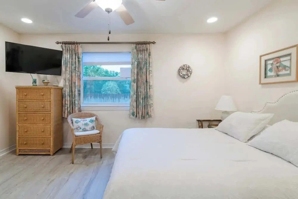 Cypress Cove 103 - Beautiful 1 Bedroom 1 Bath Beachfront Condo in Biloxi