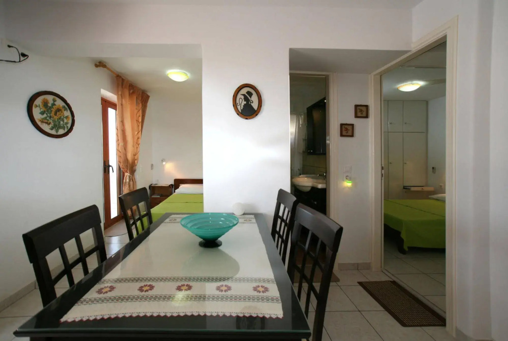 Kapetanos Rooms