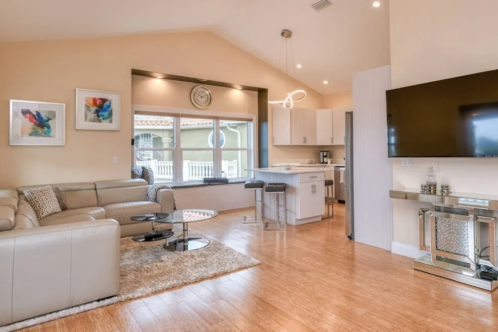 Dolphin Bay Apartment