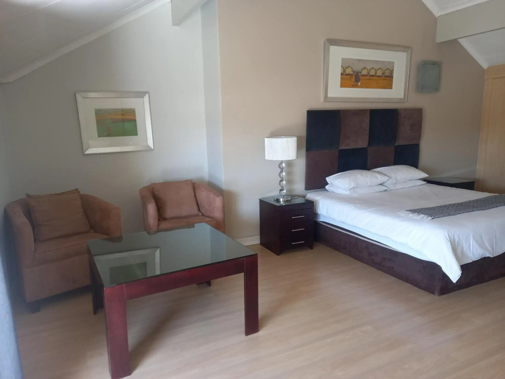 Mount Royal 31 - Large 1 bed with balcony