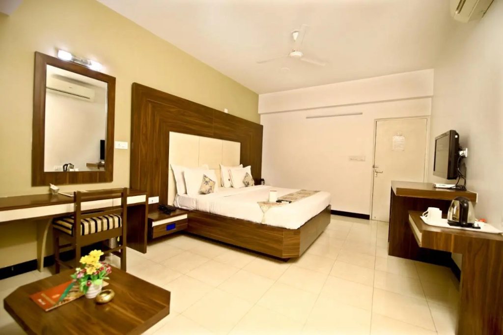 Ashish Palace - A City Centre Hotel