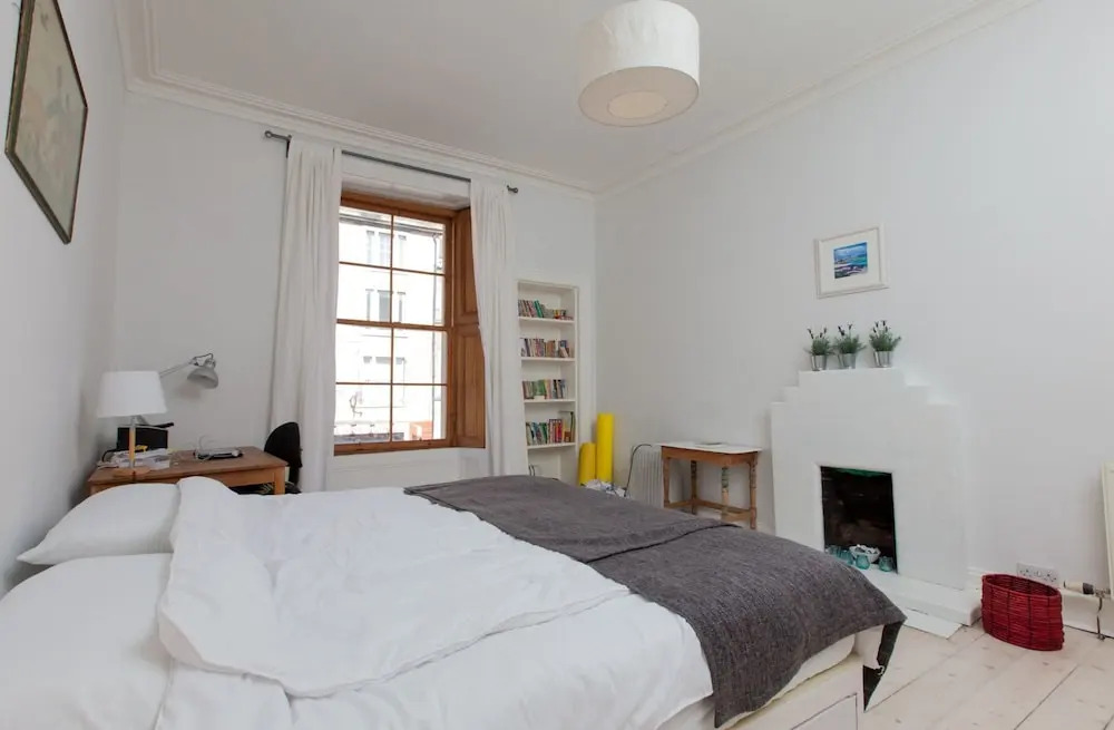 Bright Corner 1BR Tenement Next to Meadows