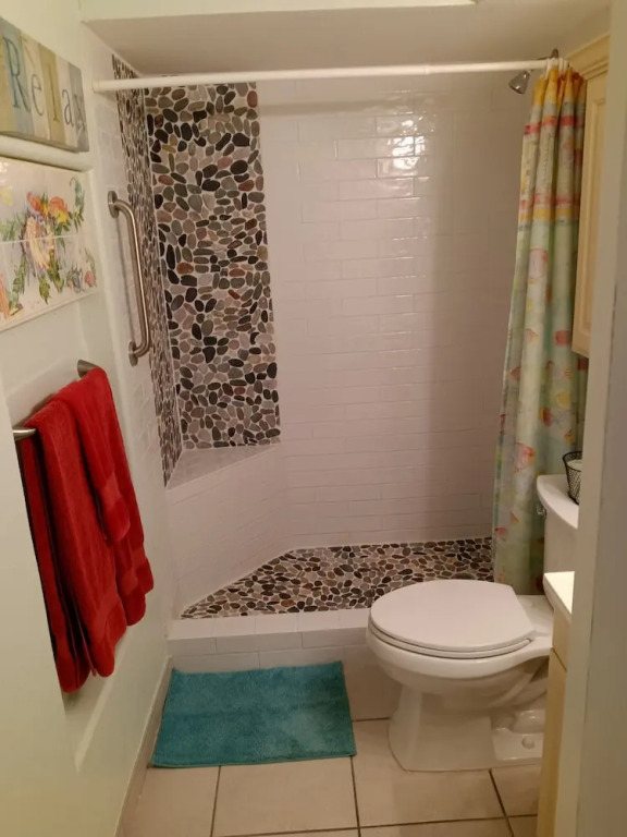 Charming 1 Bedroom, 3 Minute Walk To The Beach Condo by RedAwning