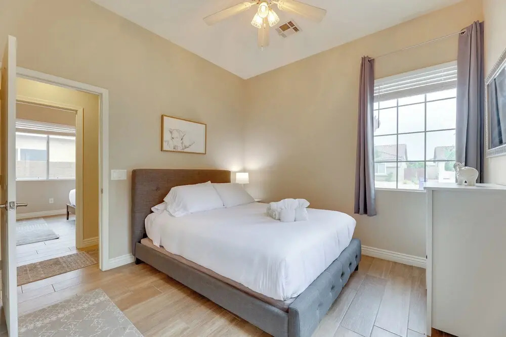 4 Mi to Riparian Preserve: Mesa Abode w/ Hot Tub