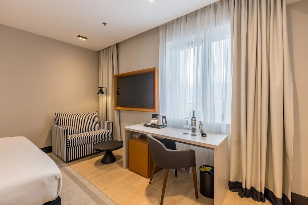 Cora Hotel