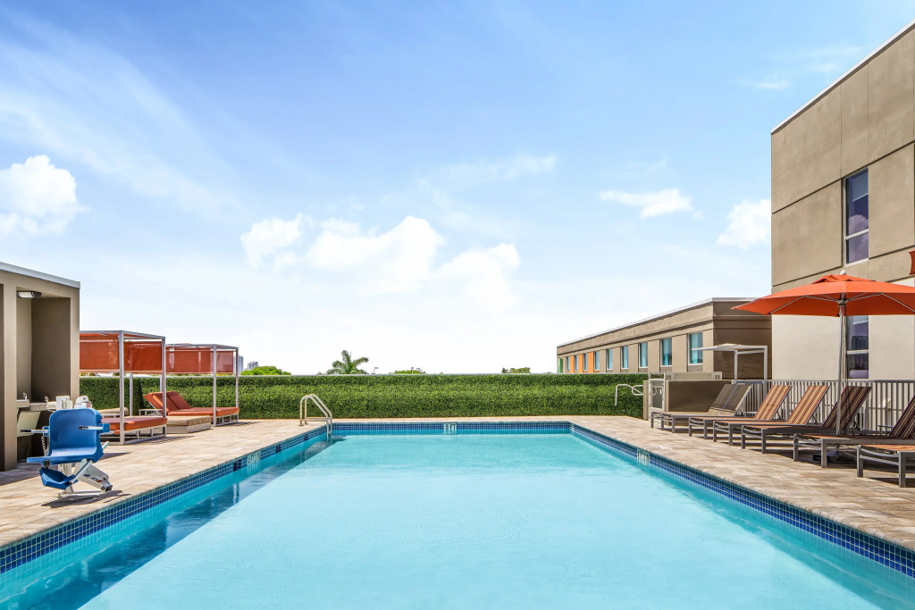Holiday Inn Express Ft Lauderdale Cruise-Airport by IHG