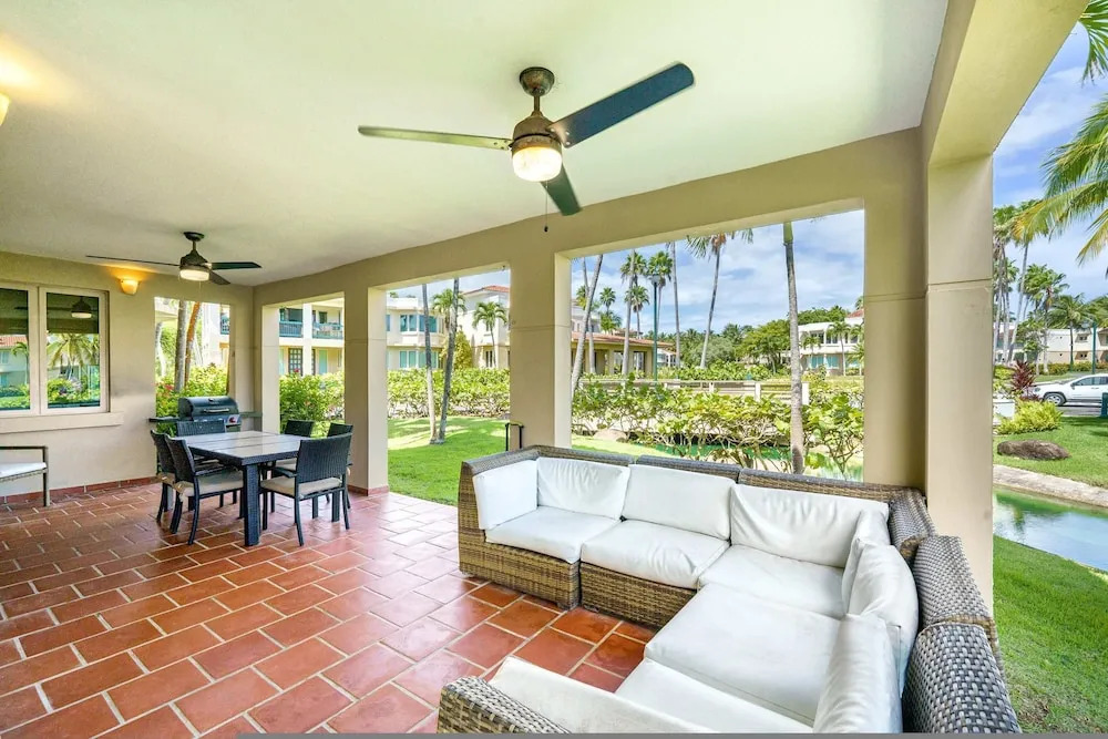 Family Villa Oleana Waterviews Oceanfront with water and generator