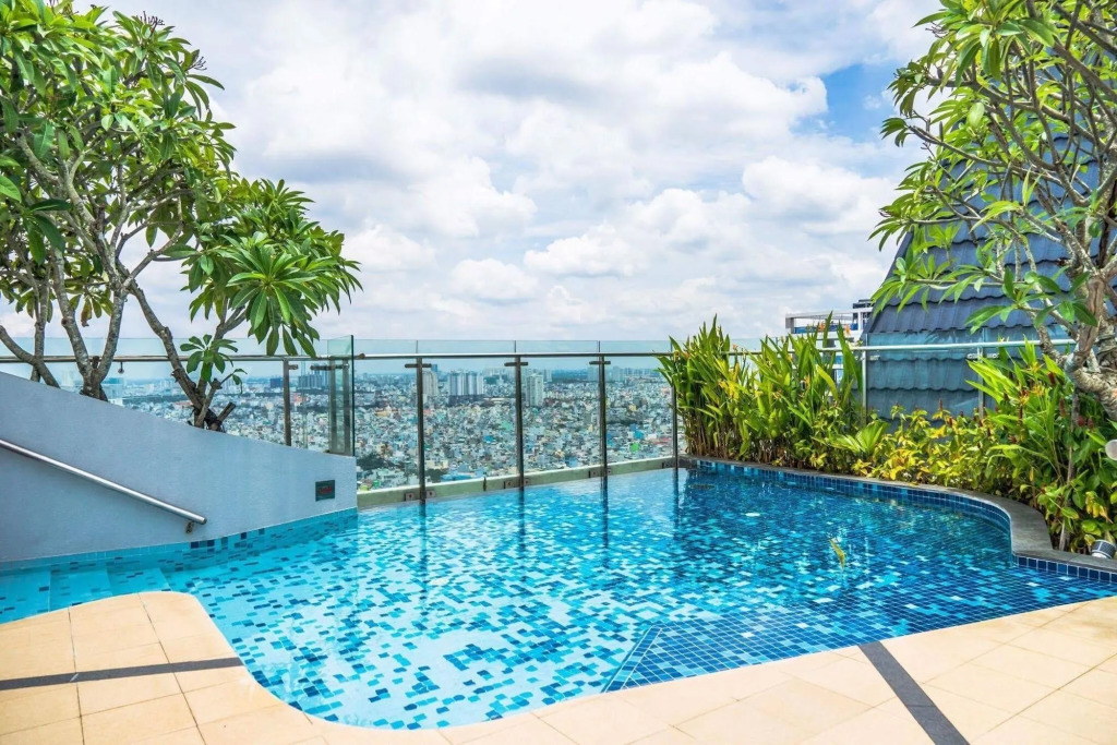 The Manner Icon 56 Rooftop Pool