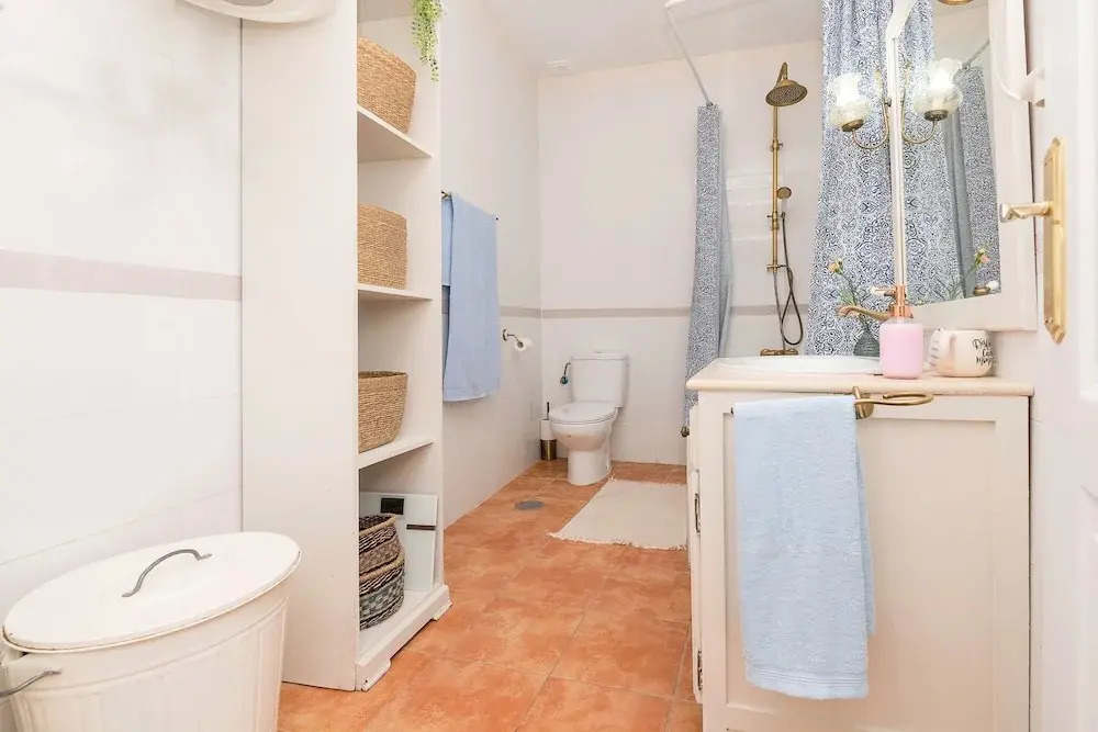 Starlight in Cadiz With 3 Bedrooms and 1 Bathrooms