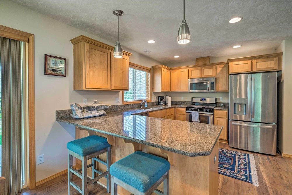 Hammond Home 2 Blocks to Marina & Columbia River!