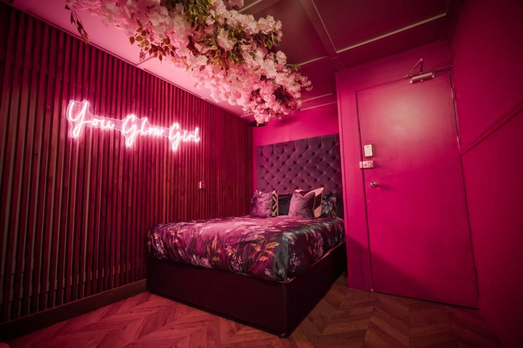 The Ultimate Hen Suite with Bar Area and Cinema Room