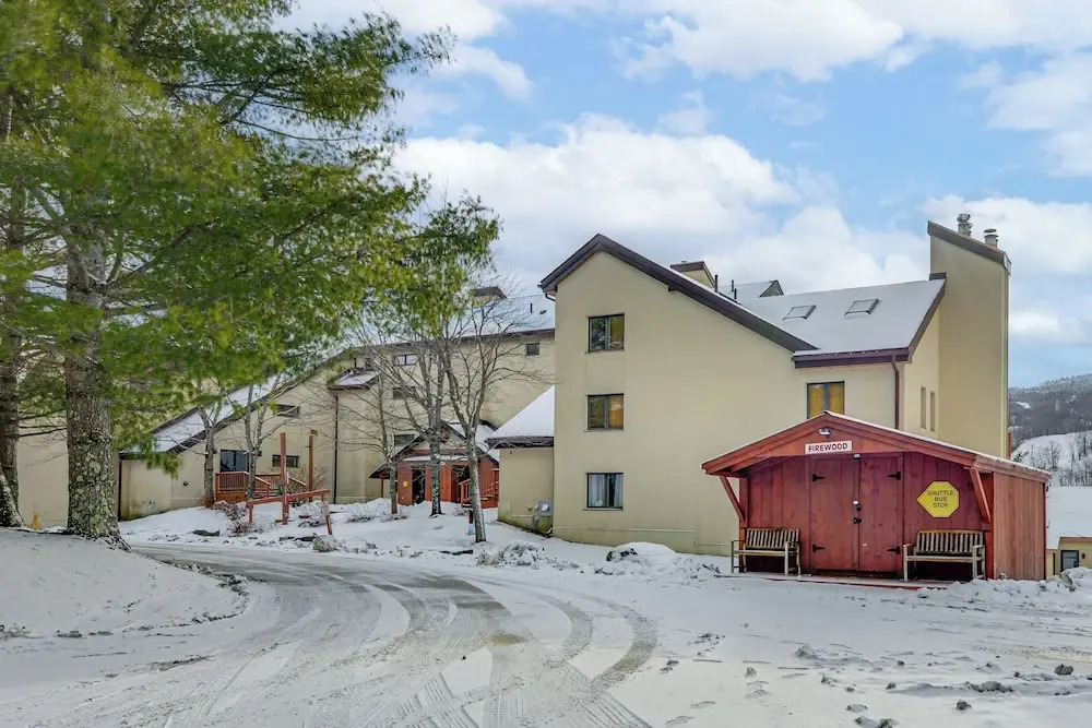Walk to Mount Snow Resort: Unit w/ Pool & Hot Tubs