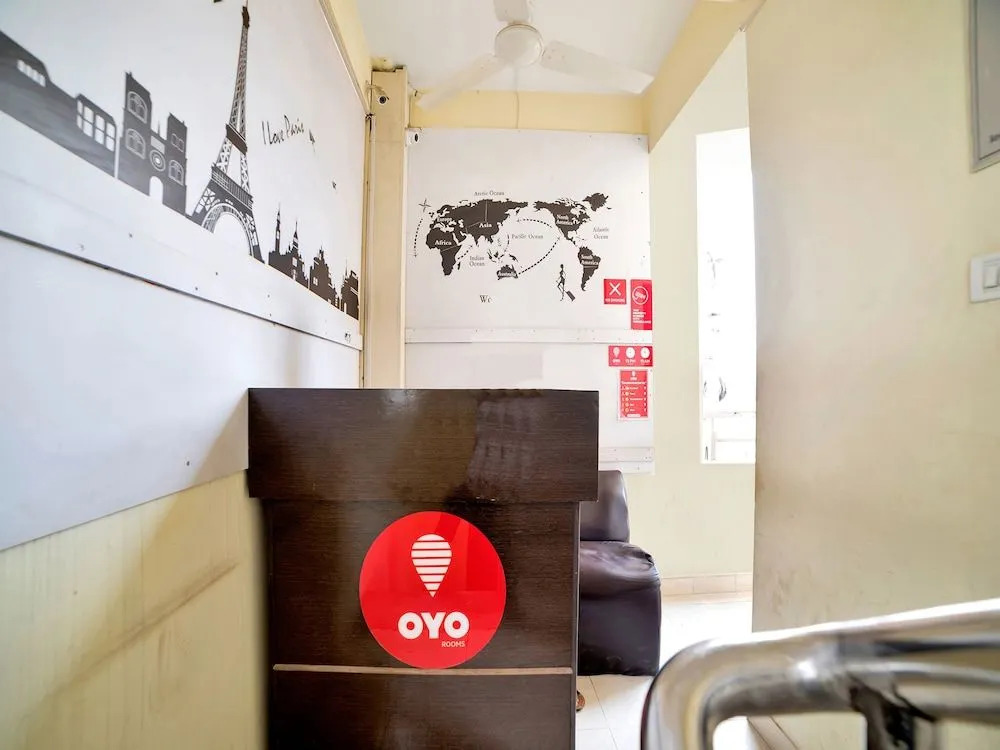 OYO 5564 Hitech Suites