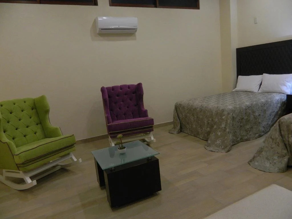 Hotel Plaza Bernal