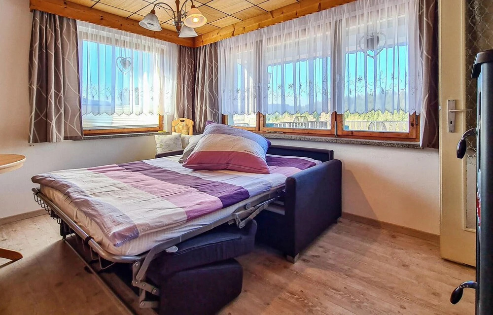 1 Bedroom Nice Home In Adorfot Leubetha