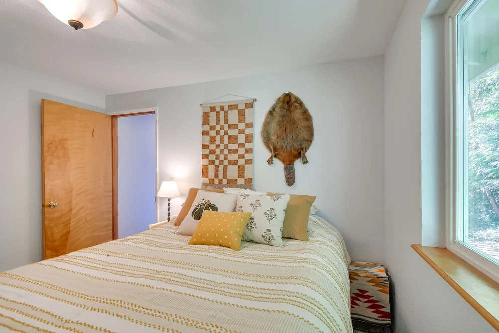 Hoodsport Vacation Rental w/ Deck & Canal Views!