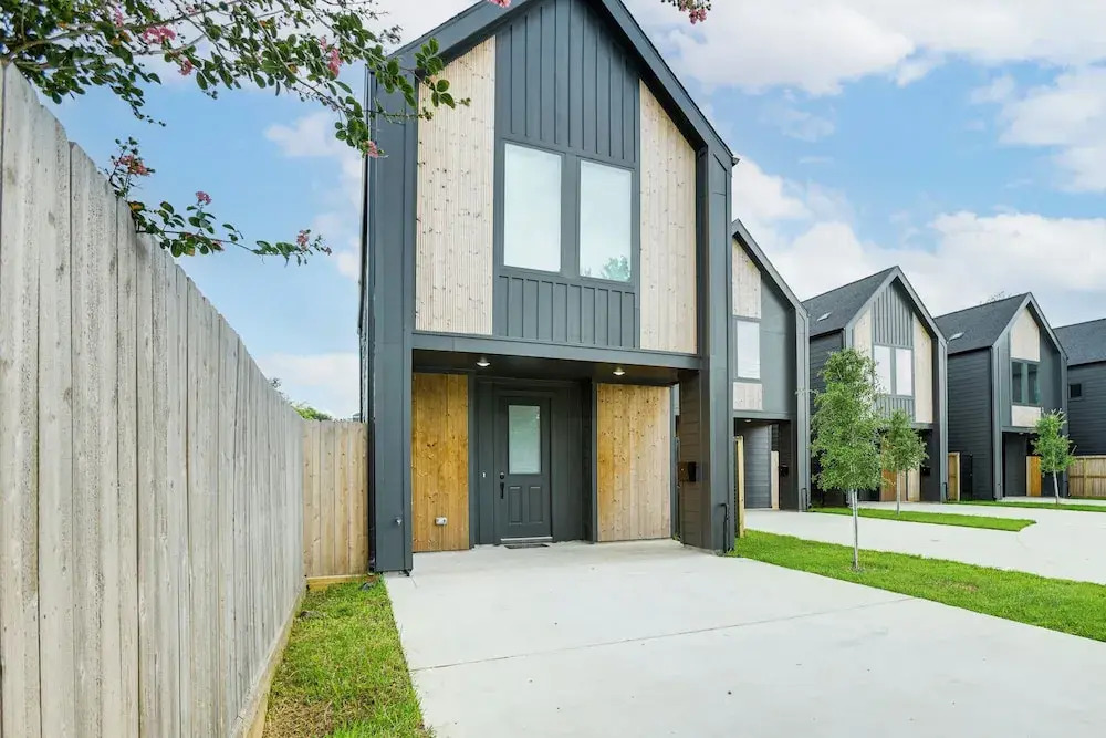 Modern Home w/ Private Yard in Northeast H-town!