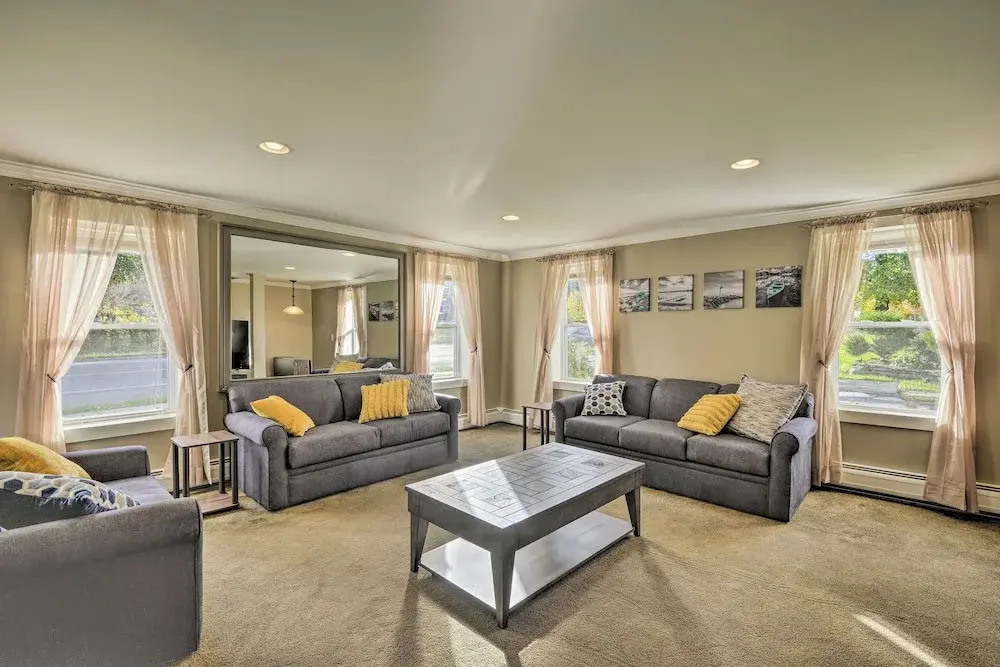 Spacious Home by Finger Lakes & Watkins Glen!