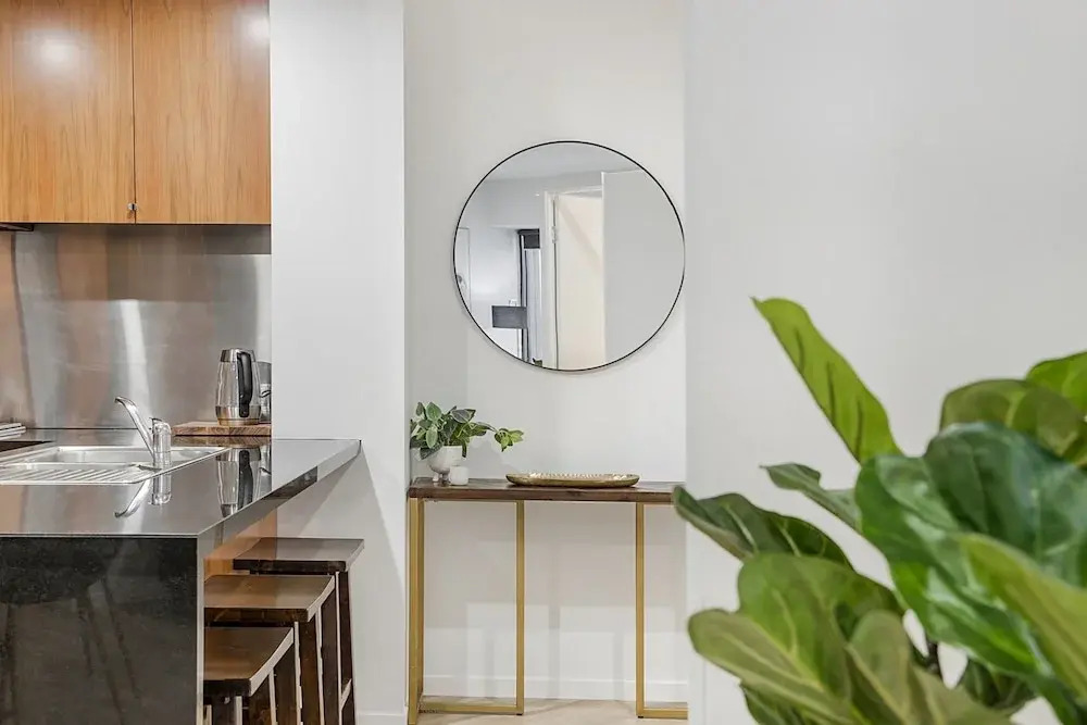 Executive Unit With Pool and Gym Near Riverfront