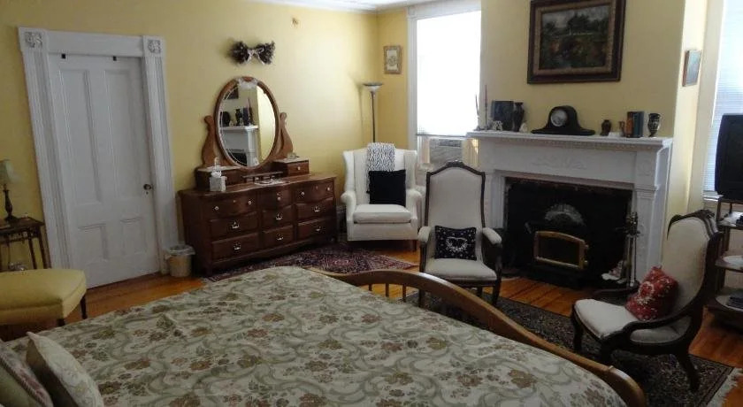 Historic Hill Inn