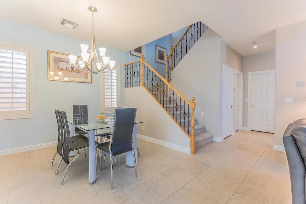Luxurious 4BR 9min to LV Strip Sleeps 16