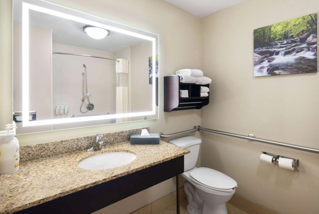 La Quinta by Wyndham Knoxville Airport