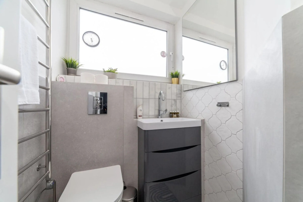 Excellent 3-bed Flat In Elephant Castle