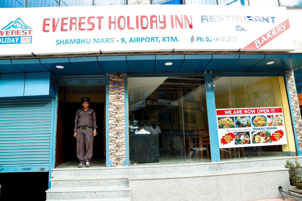 Everest Holiday Inn