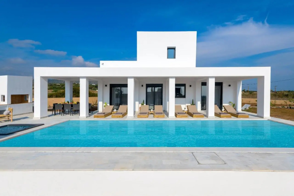 Seasand Villa - Luxury Pool Retreat - 150m Beach