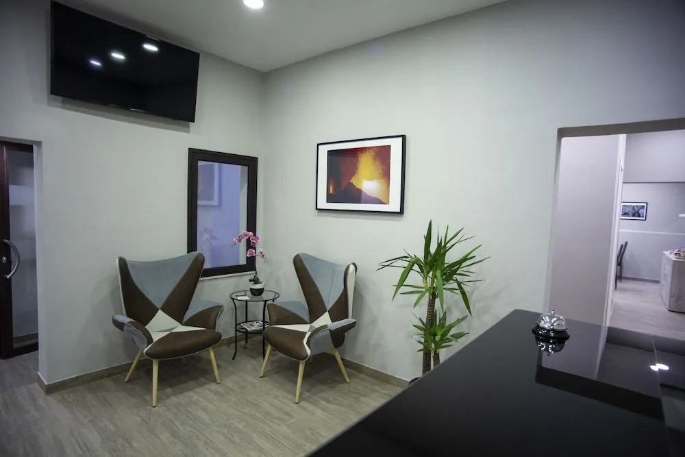 Re Carlo Rooms
