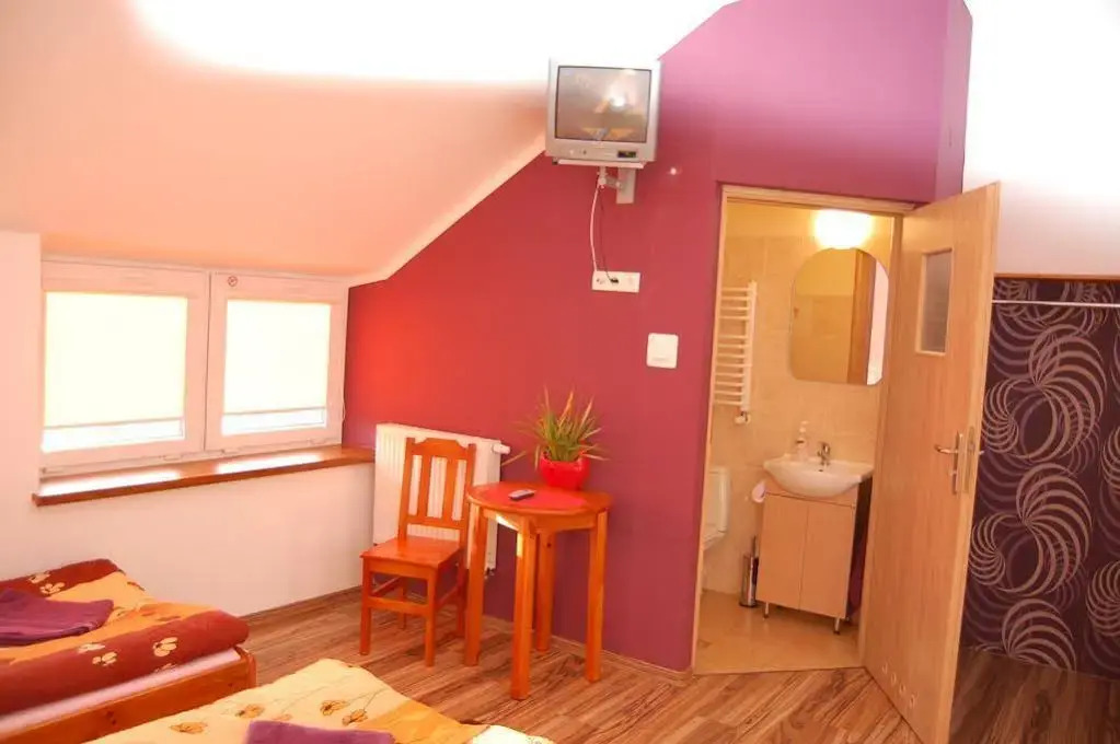 Hotelik Okęcie 39 - Nocleg i Parking Blisko Lotnisko Okęcie