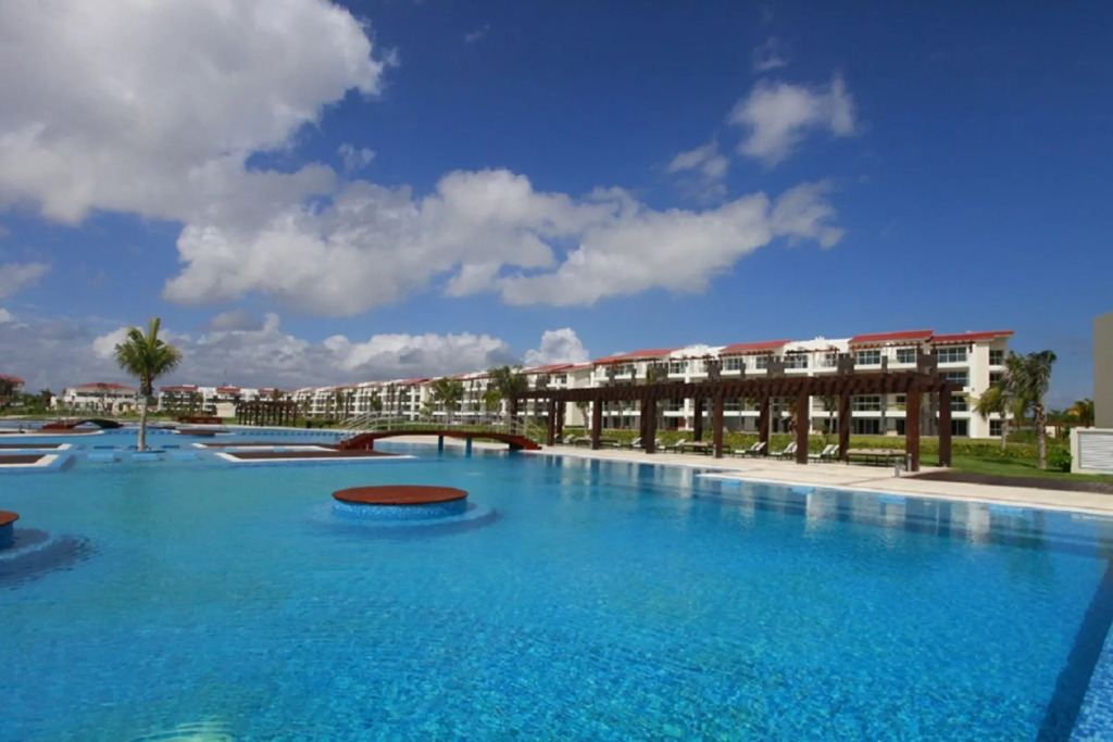 MareAzul Family Beach Condohotel