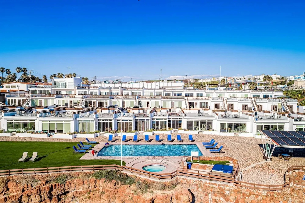 Dog-friendly Home 3 Rows to Beach With Rooftop Deck, Pool, hot Tub, & Kitchen