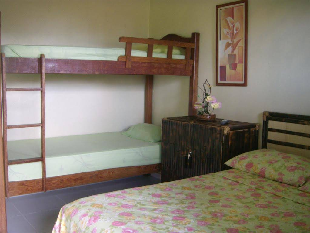 Verdes Mares Hostel
