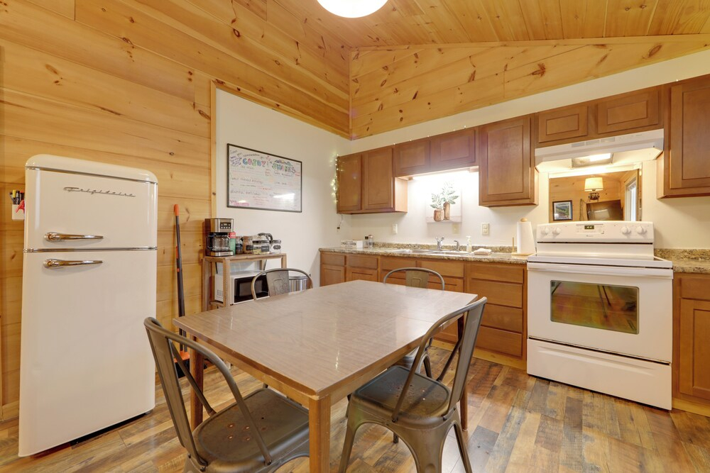 2 Units w/ Decks & Fire Pit: Cosby Getaway