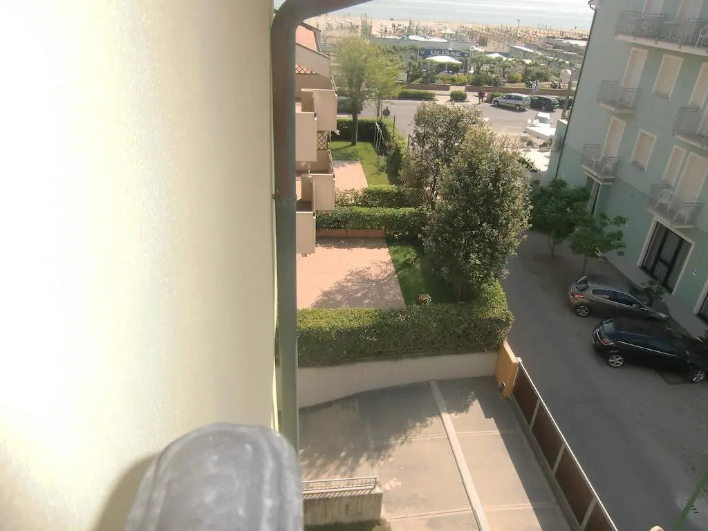 Hotel Explorer