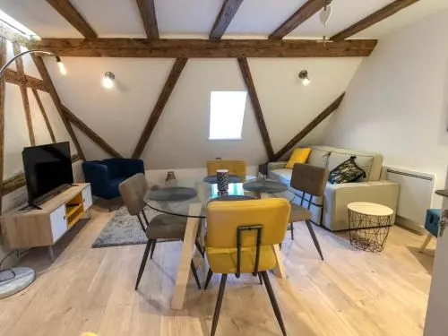 Beauty & The Beast - Old Town Cosy Apartments