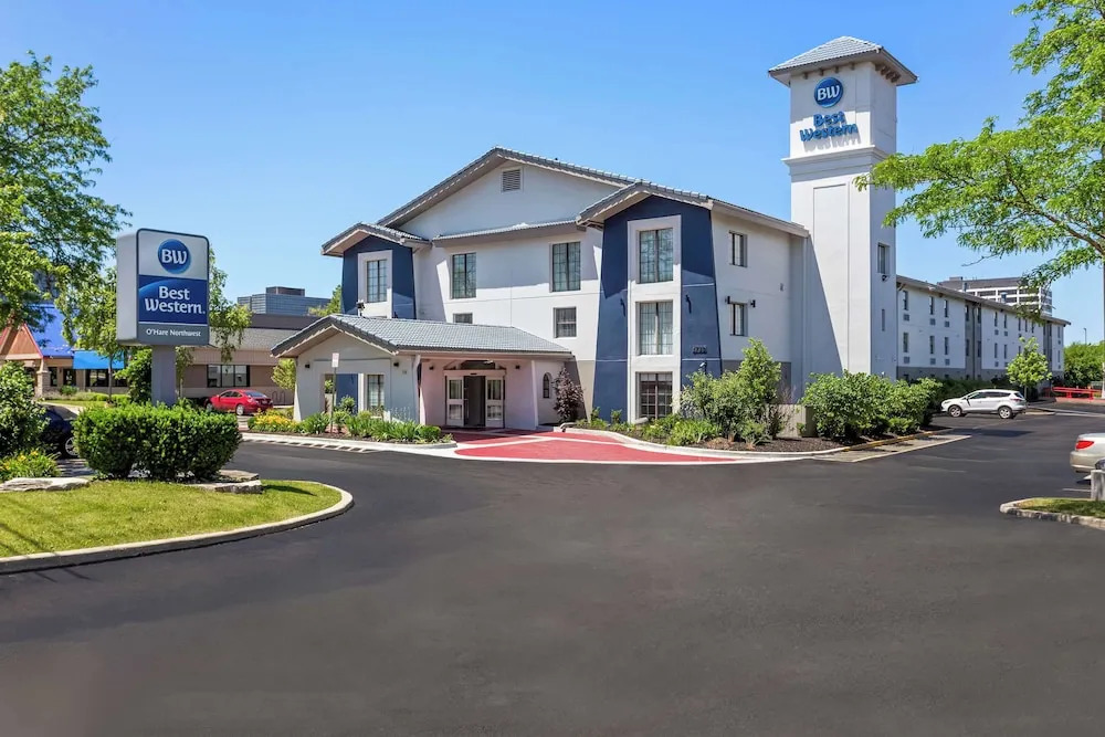 Days Inn & Suites By Wyndham Schaumburg- Woodfield Mall