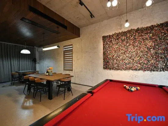 Xushe·Luxury Industrial Style Homestay (Shanghai Pudong New Area Lingang Shanyuan Store)