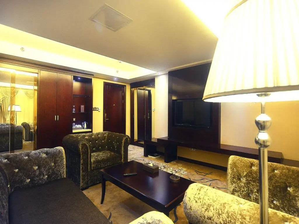 Shanghai Hongqiao Airport & Muyi H Hotel (national Convention And Exhibition Center)