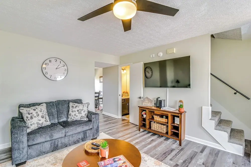 Inviting Bowling Green Escape w/ Smart Tvs!