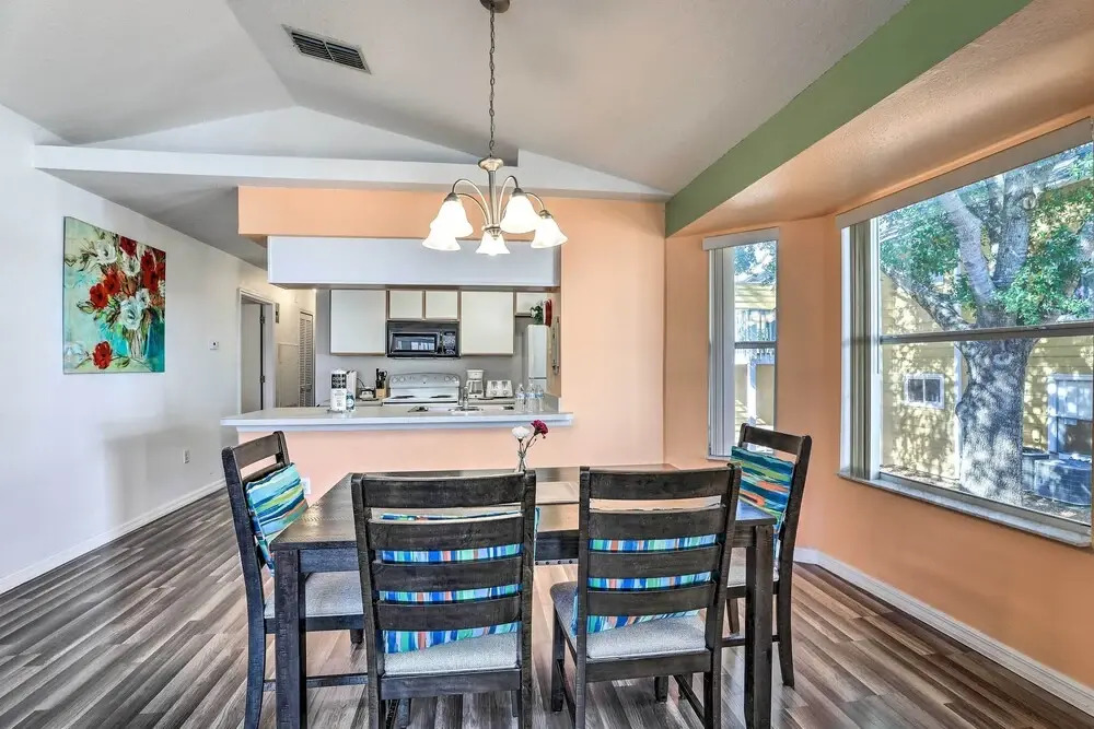 Bright Kissimmee Condo < 6 Mi to Disney World