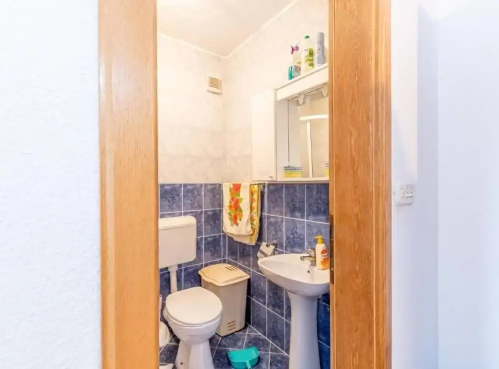 Charming and Cozy Okrug Gornji Apartment With Balcony