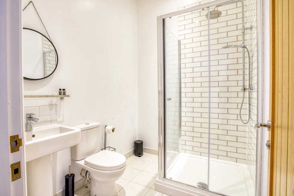 Classic 1 Bedroom King Size bed en Suite Shower Free Toiletries and Wifi in Central Lincoln