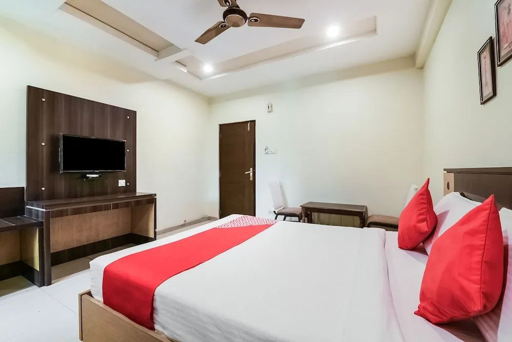 OYO 6285 Hotel AR Grand