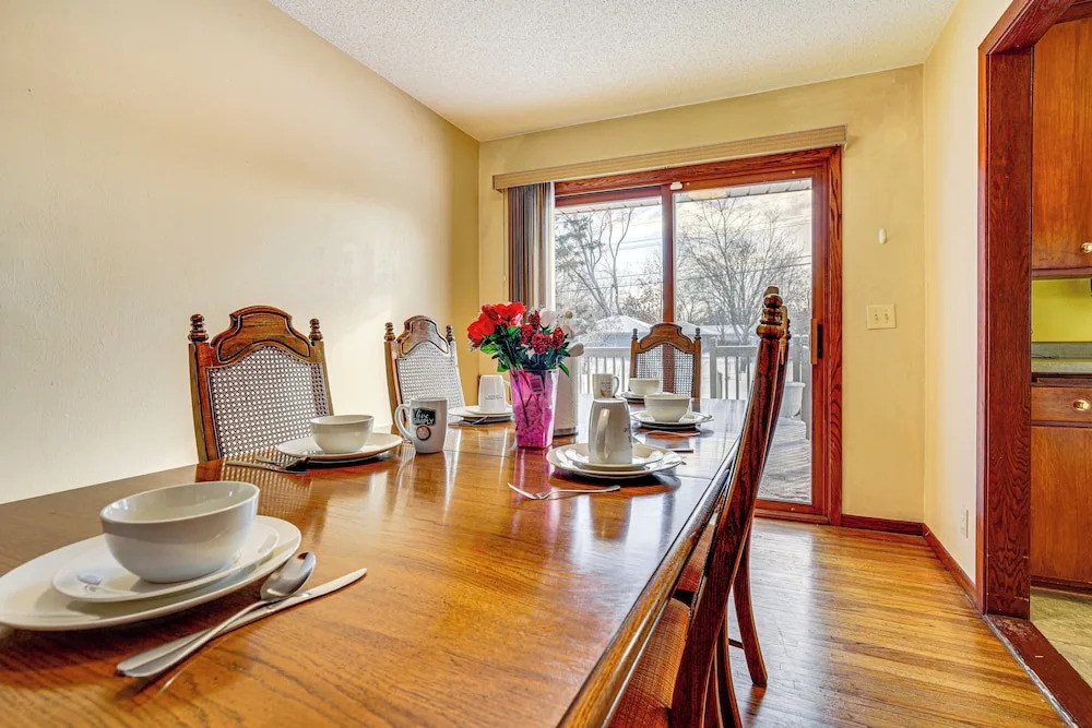 12 Mi to St Paul: Pet-friendly Home w/ Backyard