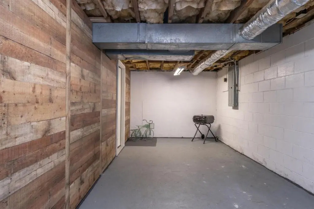 Bike Path Getaway in Town · On bike path, NEW KITCHEN,walk to St